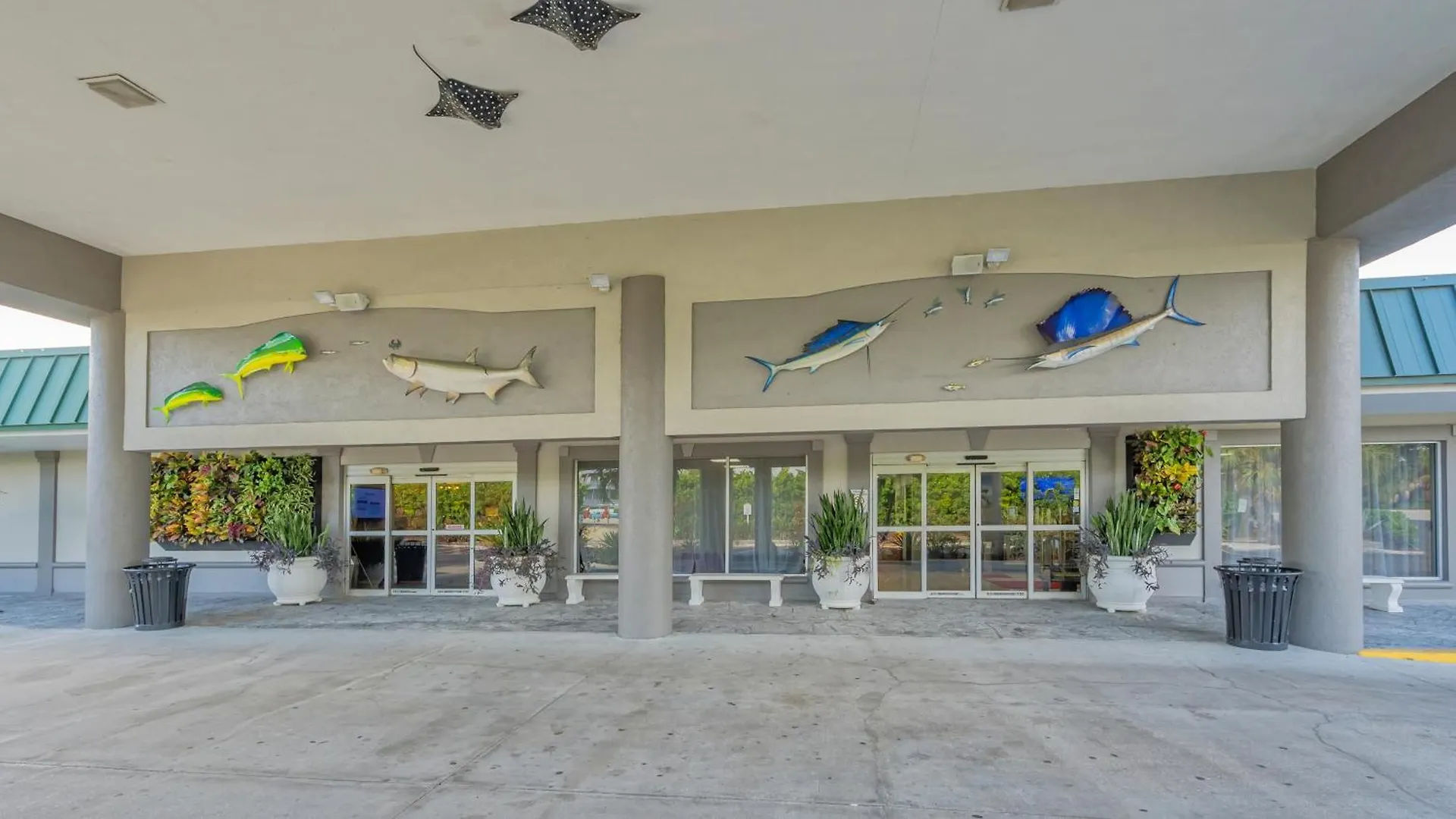 All-New Waterfront With Balcony,Pool,Tiki Bar,Gym Sarasota
