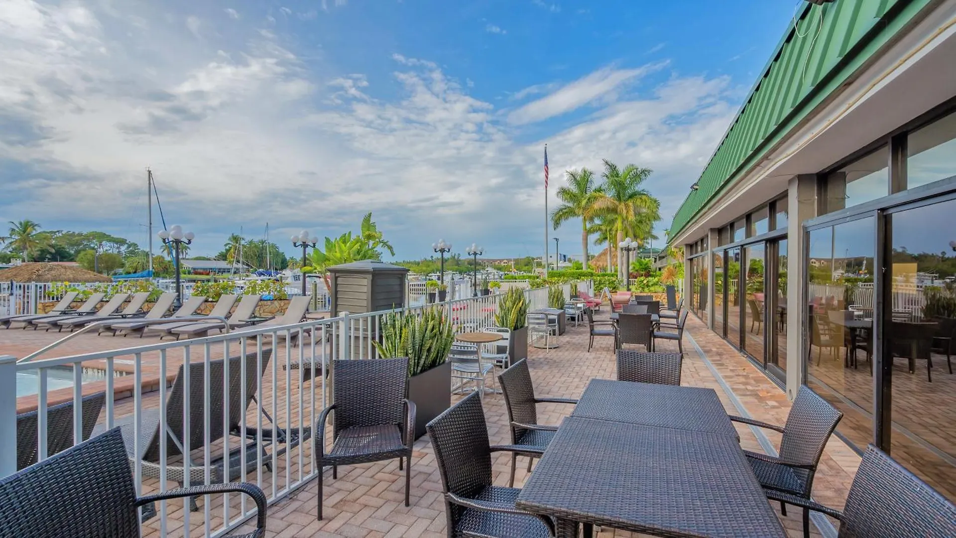 Apartment All-New Waterfront With Balcony,Pool,Tiki Bar,Gym Sarasota