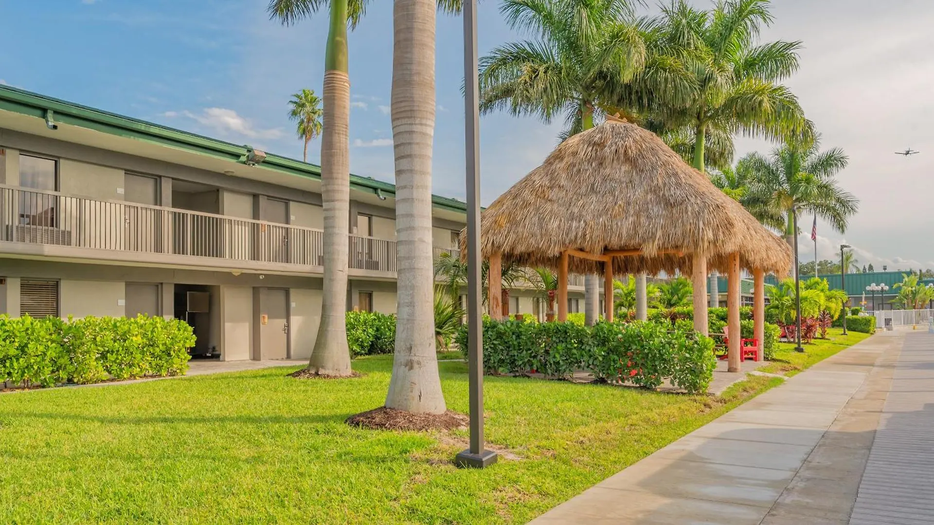 Apartment All-New Waterfront With Balcony,Pool,Tiki Bar,Gym Sarasota United States