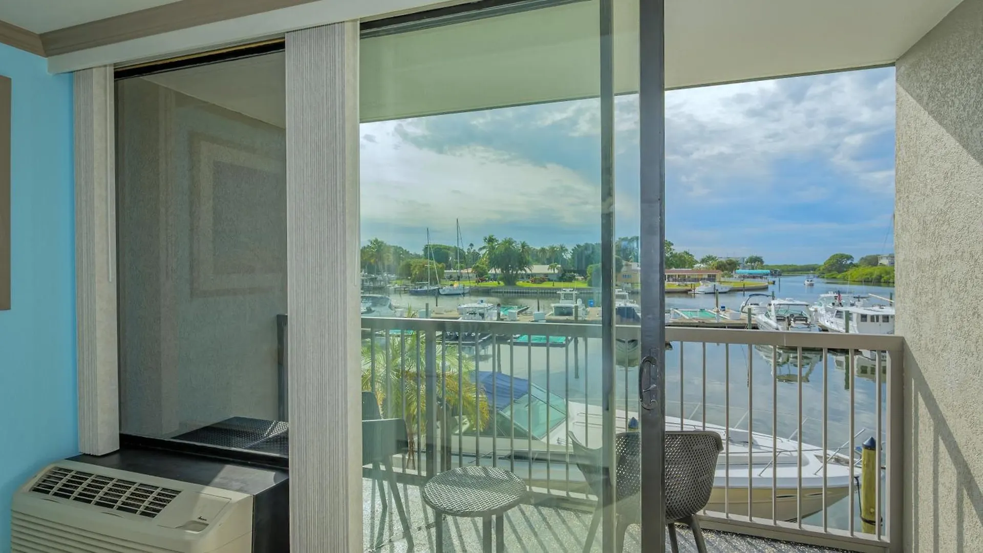 All-New Waterfront With Balcony,Pool,Tiki Bar,Gym Sarasota 0*,